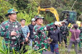 Kodim 1015/Sampit kerahkan alat berat percepat pembangunan Yonif TP 923/Mentaya