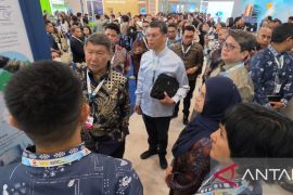 Utusan Khusus Presiden Kunjungi Booth DSLNG di IPA Convex 2026