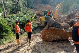 Korban terakhir longsor di Tapsel ditemukan meninggal dunia