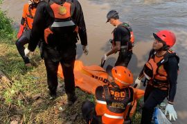 Tim SAR gabungan temukan korban tenggelam sata pladu Sungai Brantas
