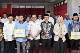 Baznas Lamsel salurkan bantuan usaha produktif ke UMKM dan Madrasah
