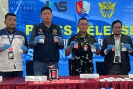 Petugas Bandara Pekanbaru gagalkan penyeludupan hampir 1 kilogram sabu