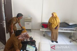 Dukcapil Kota Bengkulu jemput bola rekam KTP-el ODGJ dan lansia