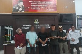 Tim Kejati Sumbar-Kejari amankan DPO pencuri sawit di Pasaman Barat