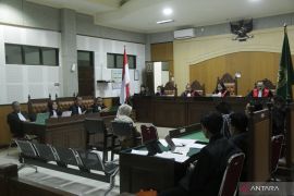 Ahli pidana menjelaskan ketentuan alat bukti kasus gratifikasi DPRD NTB