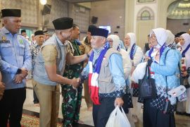Wakil Wali Kota Bogor lepas kloter terakhir calon jamaah