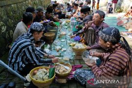 Petani kopi Gunung Gempol gelar tradisi Nublek Kopi