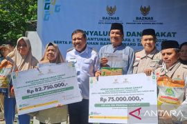 Wali Kota Pangkalpinang serahkan zakat ASN kepada 500 mustahik