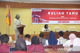 Australian Deputy Ambassador to Indonesia sampaikan kuliah tamu di UNG