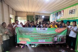 UPTD BPTPH Tabalong bekali petani Desa Kitang cara pengendalian hama