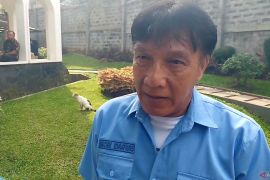 Legenda Persib Robby Darwis ingatkan Maung Bandung tak lengah hadapi Persijap