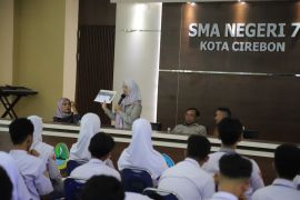 Legislator Jabar gencarkan program pendidikan demokrasi di Cirebon
