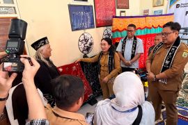 PLN dorong pemberdayaan masyarakat lewat pelestarian Sulam Kalengkang Sanggau
