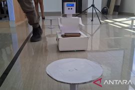 Mahasiswa Unwira Kupang menciptakan protipe robot pengantar makanan
