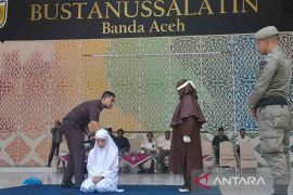 Kejari Banda Aceh eksekusi cambuk sembilan pelanggar syariat Islam
