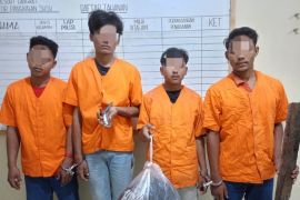 Polsek Pangkalan Susu ungkap kasus pengeroyokan yang menewaskan seorang pemuda, empat pelaku diamankan