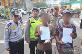 13 jukir liar di Blok M Square ditertibkan dan dibawa ke Panti Sosial