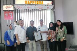 Pemkab Bogor pecahkan rekor MURI usai gelar layanan publik 100 jam nonstop