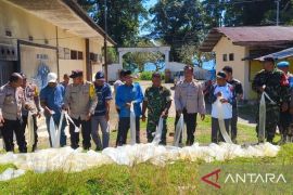 Polisi musnahkan 500 liter sopi hasil razia di Maluku Tengah