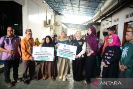 Wagub Gorontalo salurkan bantuan modal usaha