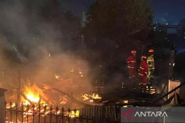 Dua rumah di Kobar hangus terbakar diduga akibat korsleting listrik