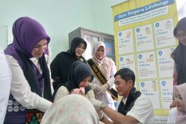 Wamenkes tegaskan imunisasi tidak haram sesuai pendapat ulama