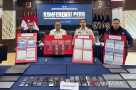 Empat WNA diciduk Imigrasi terkait penipuan modus aplikasi pembayaran