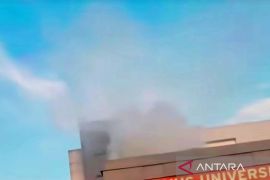 Kebakaran melanda gedung Kampus Binus di Kemanggisan Jakbar