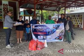 Jurnalis Jayawijaya salurkan bantuan sosial Rp22,8 juta ke pengungsi konflik suku Wamena