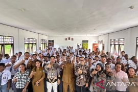 OJK edukasi 372 peserta di Wondama untuk cegah investasi ilegal