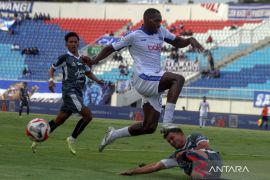 Arema FC tutup musim dengan bekuk PSIM Yogjakarta 3-1