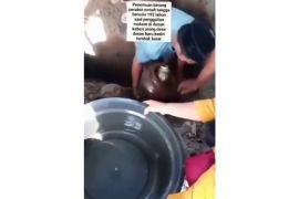Warga temukan perabotan kuno ketika bongkar makam di Lombok Barat NTB