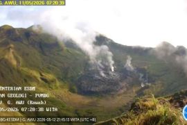 ESDM imbau masyarakat tak beraktivitas di radius bahaya Gunung Awu