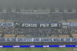 Puluhan Ribu Bobotoh padati GBLA jelang laga penentu juara Persib