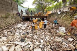 Gerakan bebersih di Tangerang angkut 39,7 ton sampah dari Kali Sabi