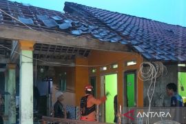 90 rumah rusak akibat angin kencang di Rumpin Bogor