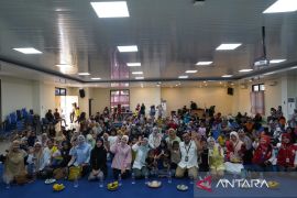 Seratus keluarga meriahkan festival Kampung Dongeng di Kantor Bahasa Babel