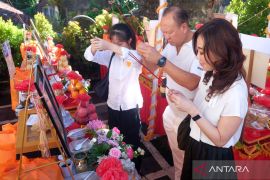 Umat Buddha di Denpasar gelar upacara Pattidana menjelang Trisuci Waisak 2570 BE