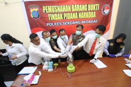 Polres Sergai musnahkan barang bukti sabu dan ekstasi