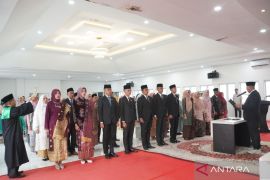 Lantik dan ambil sumpah 33 ASN, Wako Padang Panjang ingatkan pentingnya inovasi