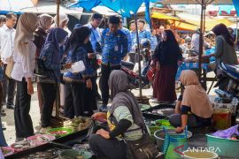 Pemkab HST monitoring harga bapok di Barabai jelang Idul Adha