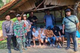 Polres Simalungun gerebek sarang narkoba, lima tersangka, 90-an gram sabu
