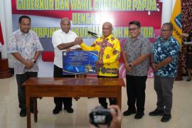 Pemprov Papua serahkan bantuan "Starlink" pada 62 titik di Biak Numfor