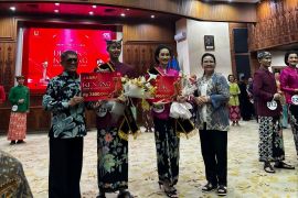 Samuel Wattimena soroti busana Denok Kenang 2026