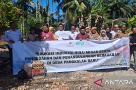 EMP Bentu Edukasi Bahaya Kebakaran dan Salurkan Bantuan di Pangkalan Baru