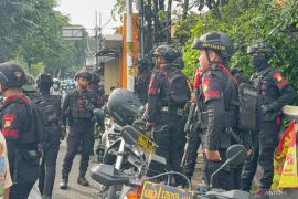 Patroli gabungan Polres Jaktim dan Brimob bubarkan tawuran di Klender