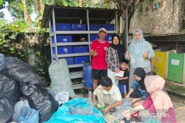 Kramat Jati prioritaskan distribusi tong sampah organik di permukiman