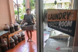 Eco-enzyme use in environmentally friendly laundry business