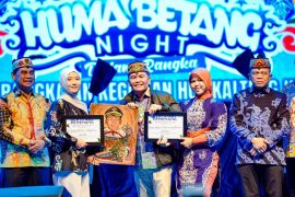 Angkat benang bintik,  mahasiswi UMPR lolos 3 besar program Satu Hari Bersama Gubernur Kalteng
