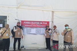Jelang puncak haji, PPIH bagikan vitamin C dan B untuk jamaah lansia